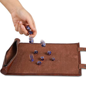 Donjons <span class=keywords><strong>de</strong></span> <span class=keywords><strong>luxe</strong></span> Dragons DND RPG <span class=keywords><strong>D</strong></span>és <span class=keywords><strong>Plateau</strong></span> Roulant NOUVEAU Design Porte-conteneur à fermeture éclair Ensemble en cuir Compatible Jeux <span class=keywords><strong>d</strong></span>'échecs - Product Image 1