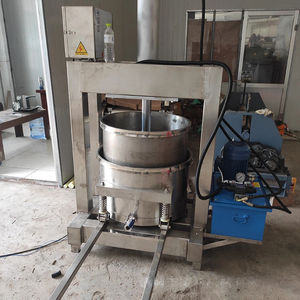 Machine à entraînement hydraulique, capable de presser les pousses de bambou et les cornichons, et de presser les fruits et légumes pour obtenir des enzymes - Product Image 3