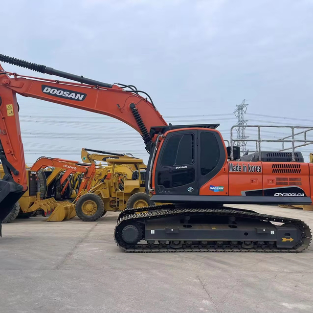 Used Doosan DX300LCA Heavy Excavator Used Excavator Great Price Crawler Good Condition DX300LCA  for Sale Construction Industry