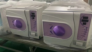 Pompa per Vuoto KT-T002 Autoclave Dentale Classe B per Sterilizzazione Strumenti Dentali Tipo Aperto con Serbatoio d'Acqua Sterilizzatore a Vapore Dentale - Product Image 2