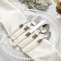 Luxuriöses Metall-Acryl Besteck-Set im Westlichen Stil mit Buff Wheel Polierung Elegantes Steakmesser Gabel und Löffel Geschenkset