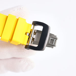 Reloj de Lujo de Fibra de Carbono Personalizado de Alta Gama, Diseño Audaz con Combinación de Colores Rojo y Amarillo, la Entrada a un Mundo de Relojes de Élite - Product Image 5