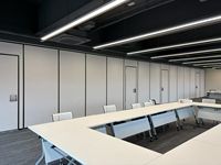 Cloison mobile pliante en MDF avec cadre en alliage d'aluminium - Panneau mural flexible coulissant pour galerie d'art et espace de bureau