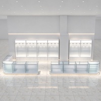 Einzelhandelsausstattung Anpassbare Glas-Vitrinen mit LED-Streifenbeleuchtung Wandvitrine mit Lamellenwand