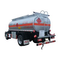 Camion-citerne JAC de 8 tonnes pour le transport de carburant avec distributeur de carburant