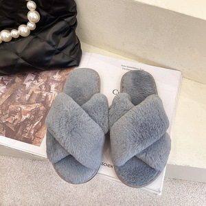 Chaussons chauds et tendance pour femme, à bout ouvert, plats, pour intérieur et extérieur, en fausse fourrure douce et moelleuse - Product Image 5