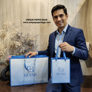 Bolsas de Papel Kraft Blancas de Lujo con Logotipo Personalizado, Asa de Listón Azul, Estampado en Caliente y Grabado, Bolsas de Compra Reutilizables Ecológicas - Product Image 3
