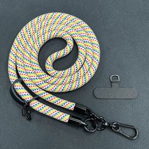สายคล้องคอโพลีเอสเตอร์ราคาถูก พิมพ์โลโก้ด้วยสกรีน พร้อมตะขอสองอัน ปรับความยาวได้ - Product Image 3