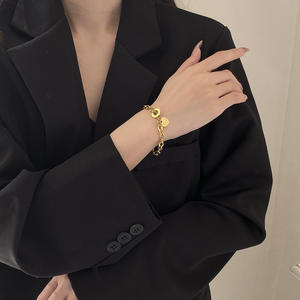 Pulsera chapada en oro <span class=keywords><strong>de</strong></span> acero inoxidable, colgante <span class=keywords><strong>de</strong></span> <span class=keywords><strong>amor</strong></span>, cadena <span class=keywords><strong>de</strong></span> eslabones, pulsera con cierre OT, pulsera con abalorio <span class=keywords><strong>de</strong></span> corazón <span class=keywords><strong>para</strong></span> mujeres y niñas adolescentes - Product Image 6