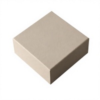 Boîte d'emballage rigide pour bijoux avec logo imprimé à l'encre de soja, boîte cadeau beige texturée avec couvercle à ouverture facile et estampage doré