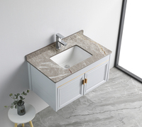Toilettes et lavabo en céramique, ensemble de salle de bains et finition marbrée, style optionnel