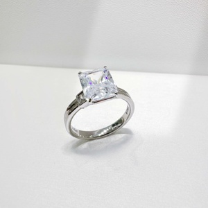 Anillo cuadrado de plata de ley 925 chapado en oro Grace, personalizado para mujer, con circonita delicada, de lujo, para boda, con corte marquesa. - Product Image 4