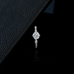 Bague en argent S925 avec diamant cultivé à taille ronde, bijoux élégants pour femmes C - Product Image 3