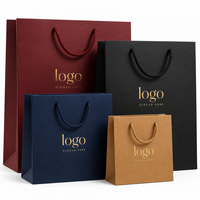 Sacs en papier personnalisés de luxe avec dorure à chaud, gaufrage mat et laminage, sacs de shopping robustes pour magasins de vêtements