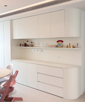 Buffet sur mesure blanc crème, armoire haute avec comptoir intégré et tiroirs, approvisionnement en gros pour entrepreneur en décoration intérieure