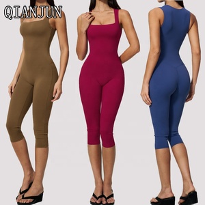 Combinaison de yoga une pièce pour femme, col carré, sans manches, coupe capri, unitard, effet ventre plat et rehausseur de fessiers, pour entraînement, gym et fitness - Product Image 1
