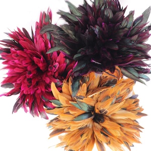 Venta al por Mayor de Plumas Naturales de Gallo de 6-8 Pulgadas (15-20 cm), Plumas de Cola de Gallo Teñidas en Varios Colores, Marca Xinyuling, Origen China, para Manualidades - Product Image 3