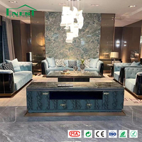 Ensemble de canapés de luxe traditionnels en velours bleu avec garniture dorée, cadre en bois brillant, couleurs personnalisables, capitonnage diamant pour salon de villa