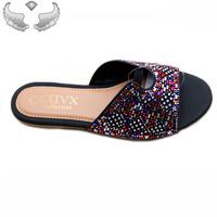 Nouvelles sandales plates pour femmes, décorées de strass colorés, ceinture tendance colorée, chaussures décontractées d'extérieur, tongs de plage