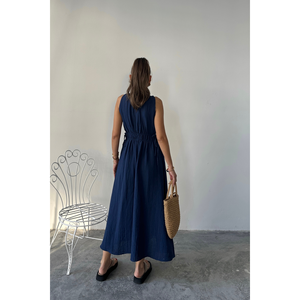 Robe longue bleu marine sans manches avec taille élastiquée en mousseline pour occasions spéciales, mariages et invités d'église - Product Image 1
