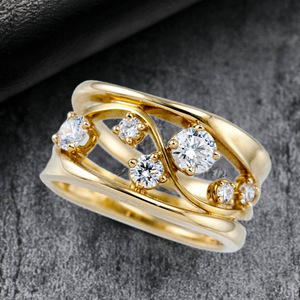 Anello Geometrico Ondulato Color Oro per Donne, Design con Linee di Pietre Scintillanti, Elegante Gioiello da Dito alla Moda - Product Image 2