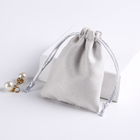 Pochette en velours personnalisée avec logo, cordon de serrage et initiales pour emballage cadeau de bijoux – Vente en gros