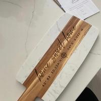 Planche à découper personnalisée en marbre et bois d'acacia avec logo sur mesure, plateau de service pour fromages et charcuteries pour la cuisine