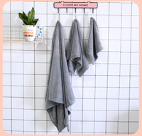 Serviettes de bain en microfibre de velours corail pour adultes, vente en gros d'usine, couleur unie classique, épaisses, douces, très absorbantes, séchage rapide