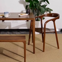 Chaise de salle à manger en bois sculpté couleur noyer, style antique de luxe, avec revêtement en cuir PU confortable, pour restaurant, vente en gros