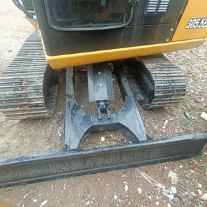 Mini-excavatrice CAT 305.5E2 d'origine, excavatrice Cat à bas prix, 5,5 tonnes, avec godet de terrassement d'une capacité de 0,22 m³, excavatrice sur chenilles d'occasion. - Product Image 6