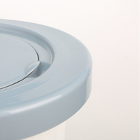 Petit seau de stockage d'aliments pour animaux de compagnie en plastique au design moderne et léger roues hermétiques scellées emballage d'assaisonnement d'aliments pour chiens et chats fabriqué en PP