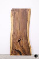 Table à manger en bois massif de Monkeypod avec bord naturel et résine époxy, assemblée pour bar à domicile ou usage domestique