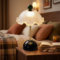 Lampe de table de luxe minimaliste sans fil à commande tactile rechargeable de style nordique haut de gamme pour hôtel et restaurant
