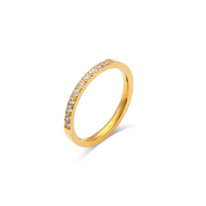Un anillo fino de circón de oro de 18 quilates de acero inoxidable con un estilo de lujo ligero en la moda europea y americana Ins - Product Image 3