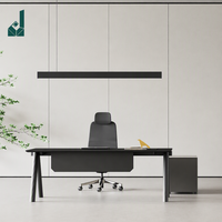 Bureau de direction moderne en forme de L avec support triangulaire en acier et aluminium, panneau E0, placage semi-chêne, table de bureau de PDG
