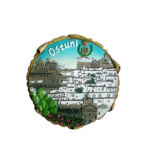 Aimant de réfrigérateur en résine 3D de paysage italien <span class=keywords><strong>Ostuni</strong></span>, fait sur mesure de haute qualité, pour souvenir touristique - Product Image 1