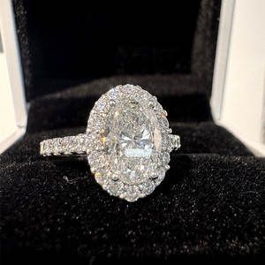 Женское овальное кольцо с бриллиантами - Product Image 2