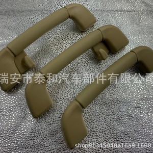 มือจับประตูรถยนต์โตโยต้า แคมรี่ ไฮแลนเดอร์ ปราโด รุ่น 74610-30240 74610-30320 สีเบจ พลาสติกผิวสัมผัสแบบมีลาย อะไหล่ทดแทน - Product Image 4