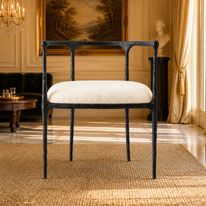 Poltrona Minimalista di Lusso con Base in Metallo Martellato a Mano e Rivestimento in Tessuto per Club, Hotel, Ville e Salotti - Product Image 1