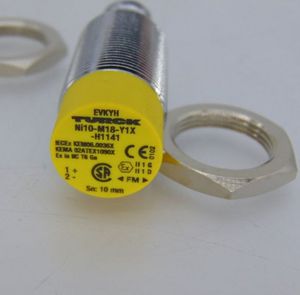 Sensor de proximidad industrial de metal Turck <span class=keywords><strong>NI10</strong></span> - <span class=keywords><strong>G18</strong></span> - <span class=keywords><strong>Y1X</strong></span> <span class=keywords><strong>NI10</strong></span> - M18 - <span class=keywords><strong>Y1X</strong></span> - H1141 con detección de objetivo metálico y salida de interruptor M18 - Product Image 1