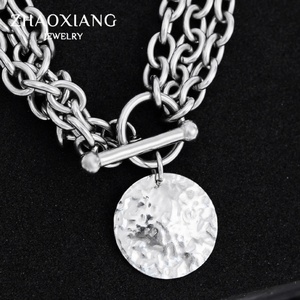 Colliers tendance pour femmes en acier inoxydable, style hip-hop, nouveau style vintage, pendentifs ronds dorés superposés - Product Image 3