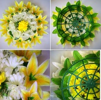 A-1442 Fleurs funéraires bleues colorées 3D 60cm Fleurs artificielles pour cimetière Couronne funéraire blanche