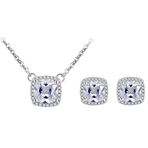 Boucles d'oreilles tendance en argent sterling 925 plaqué or avec moissanite pleine de diamants d'un carat pour mariage, anniversaire, fête, vente en gros - Product Image 4