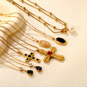 Collar con Colgante de Mariposa, Estrella, Luna, Corazón y Lazo Chapado en Oro con Circonita y Perla Simple, Joyería para Mujer para Regalo - Product Image 1