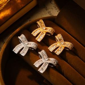 Pendientes de Botón con Microincrustaciones de Circonia para Mujer, Estilo Clásico de Lujo Ligero de Alta Gama, Versátiles, Inspirados en Celebridades - Product Image 1