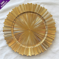 Assiette de présentation plissée dorée en gros, avec bord plissé radial et base ronde, pour la décoration de table de gala