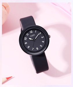 Reloj de silicona minimalista y elegante para mujer con un diseño fresco en colores pastel. - Product Image 1