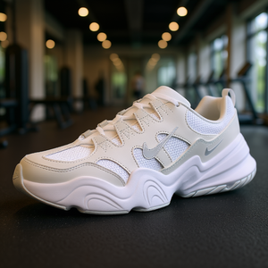 Chaussures de fitness pour homme Nike Tech Hera, couleur blanc sommet, empeigne en mesh, semelle extérieure en caoutchouc, semelle intermédiaire en EVA, fabriquées au Vietnam - Product Image 2