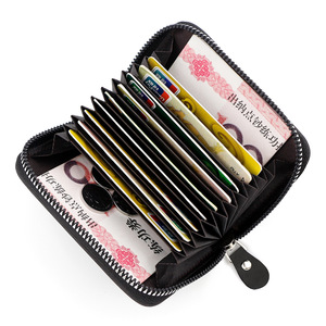 Europeo americano Retro esmerilado B-patrón de piedra en relieve portátil de gran capacidad para hombres tarjetero monedero - Product Image 4