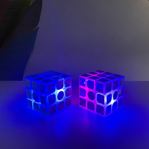 Vente flash - Cadeau <span class=keywords><strong>d</strong></span>'anniversaire créatif - <span class=keywords><strong>Cube</strong></span> magique éducatif 3x3x3 avec autocollants - 5,6 cm - Paillettes - Lumineux - Rotation fluide - Product Image 4